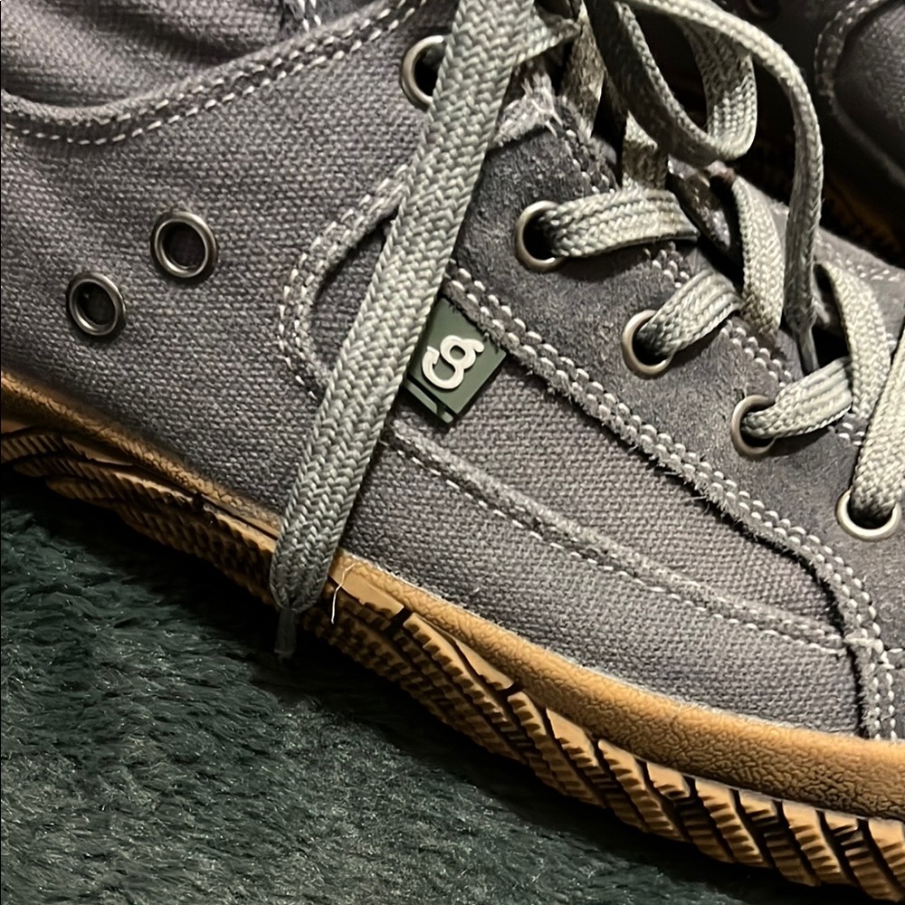 Stylish Gray High-Top Sneakers with Brown Soles - Picture 2 of 10